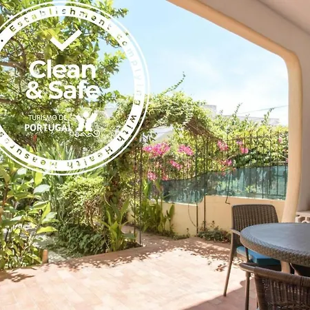 With Private Garden Appartement *