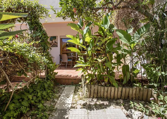 With Private Garden ラゴス