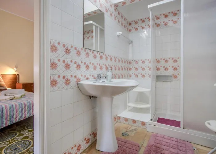 With Private Garden アパート