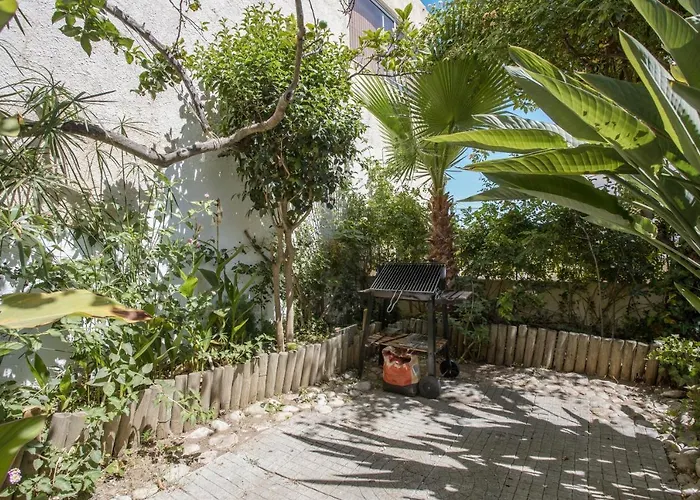 With Private Garden アパート