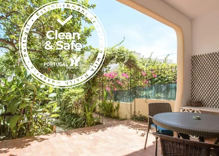 With Private Garden アパート *