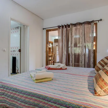 With Private Garden Apartment *