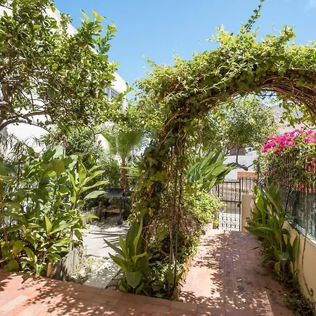Apartment With Private Garden